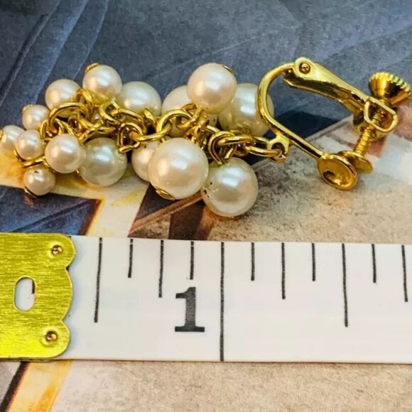 Vintage Faux Pearl/Gold Tone Grape Cluster Dangle Clip-on Screw Back Earrings - Picture 6 of 6